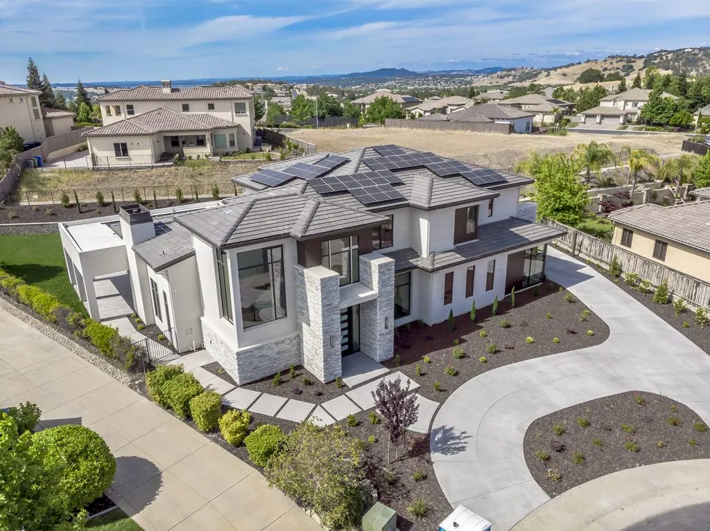 Interior & Exterior Real Estate Photos sample 10
